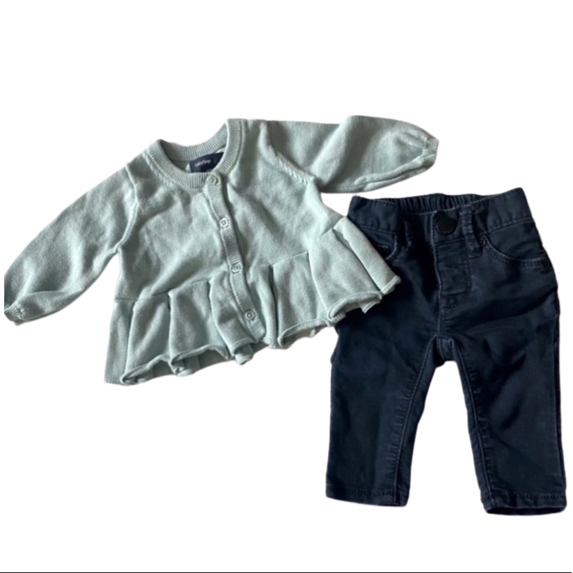 Baby Gap Outfit Sweater And Blue Jeans 0-3 Months